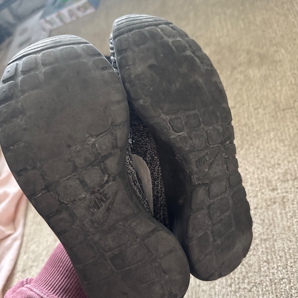 Women’s Nike shoes - Picture 2 of 2